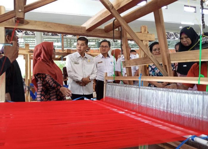 Disperindag Kutim Perkuat Industri Tenun, Motif Lokal Diproyeksi Tembus Pasar Global