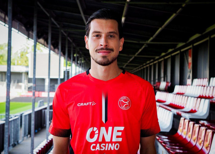 ‘The Professor’ Tom Haye Resmi Bergabung ke Almere City