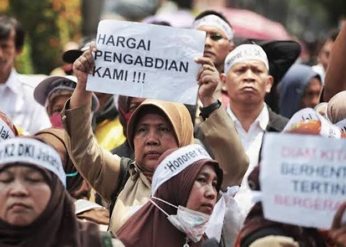 Banyak Dituntut, Gaji Guru Honorer Ternyata Tidak Seberapa