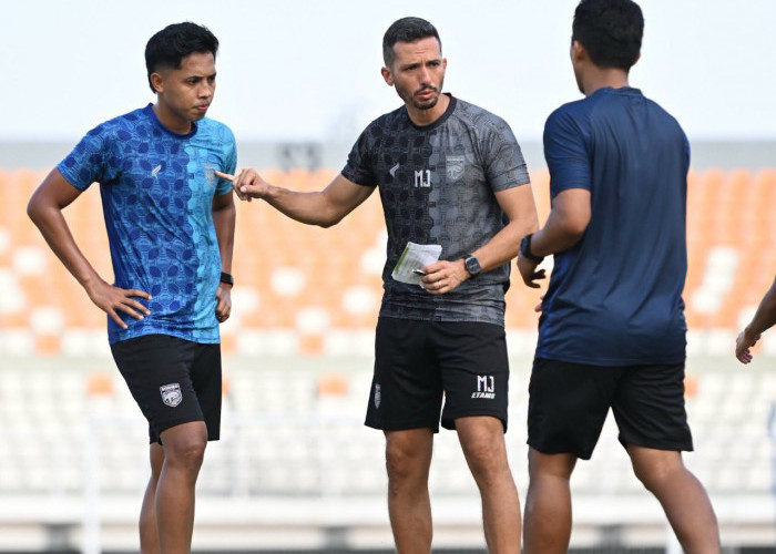 Tantangan Pelatih Borneo FC Mauro Jeronimo: Menyatukan 25 Pemain Baru 