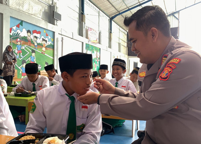 Polsek Loa Janan Berbagi Makanan Bergizi untuk Dukung Program Nasional Asta Cita