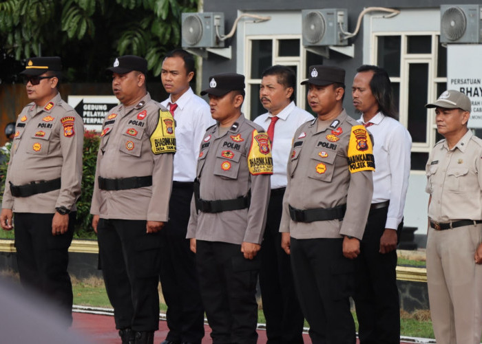 Polres Kutai Kartanegara Beri Penghargaan pada 8 Personel Berprestasi