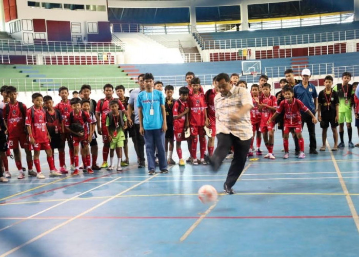 Bupati PPU Mudyat Noor Buka Liga Futsal Bupati Series 2025