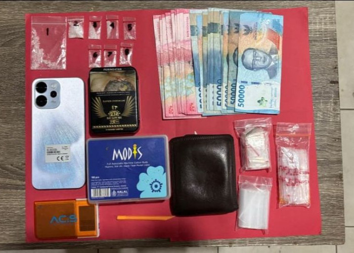 Polres Kutai Barat Tangkap Pengedar Narkoba, Sita Barang Bukti 8 Poket Sabu