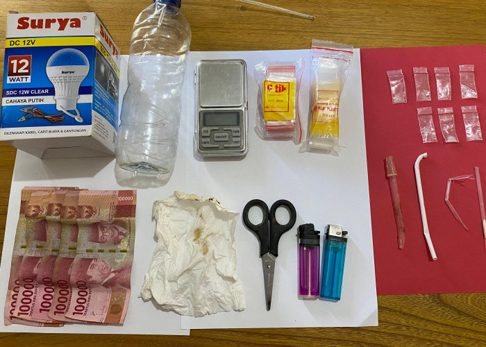 Pengedar Digerebek di Mess Perusahaan Sawit, Polisi di Kubar Sita 7 Paket Sabu