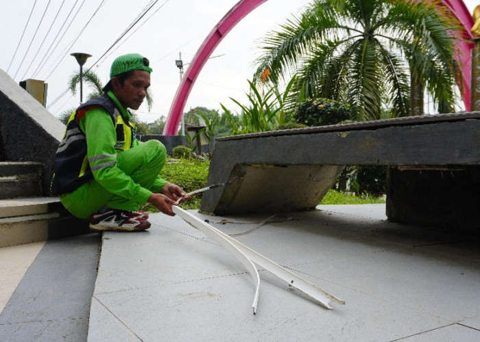 Taman Tugu Selamat Datang di Bontang Memprihatinkan: Malam Gelap, Fasilitas Banyak Rusak 
