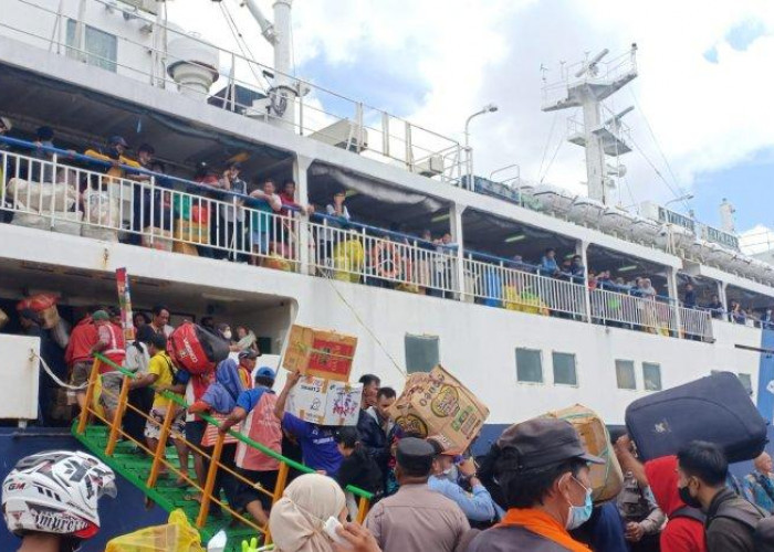 Pelabuhan Samarinda Mulai Dipadati Penumpang, Puncak Arus Mudik Diperkirakan 3 April 