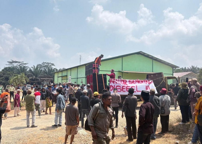 Ratusan Warga Segel Operasional PT NIKP, Desak Top Management Turun Tangan Temui Massa Aksi