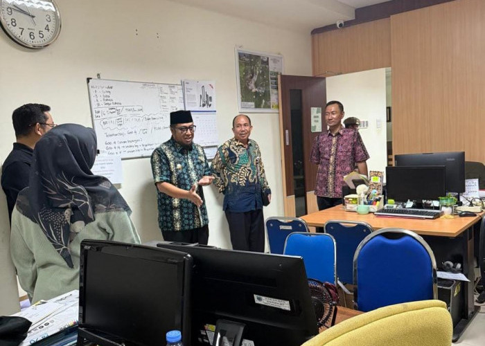 Wabup Paser Tinjau Hari Pertama WFH, Sebut Masih Minim Sosialisasi ke ASN