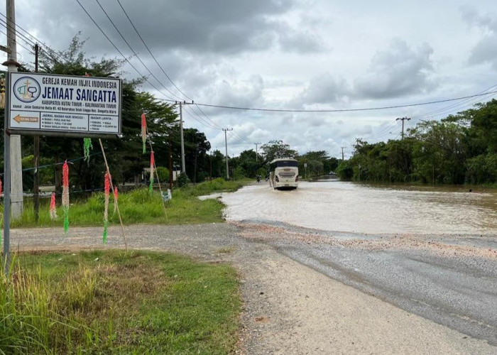 Warga Keluhkan Genangan di Jalan Soekarno Hatta Sangatta, Terjadi Setiap Hujan Turun