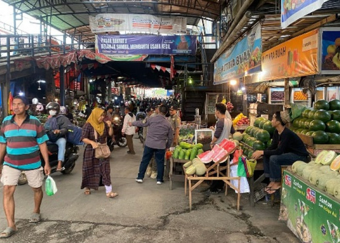 Dolar Tembus Rp 18.000, Ekonom Unmul Ingatkan Efek Berantai ke Daya Beli dan Potensi PHK