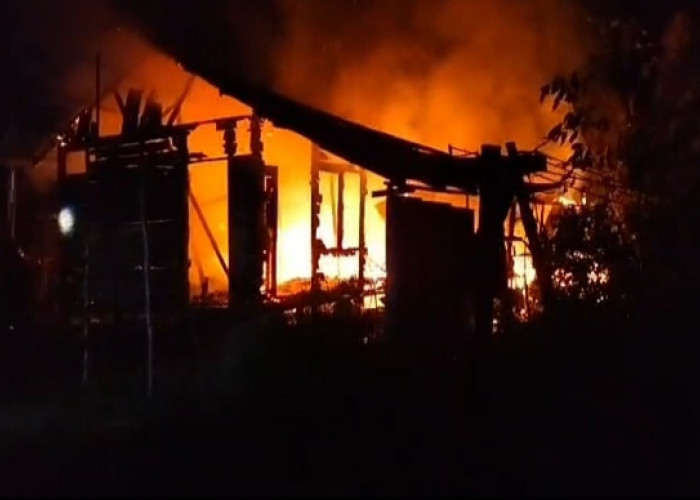 Kebakaran di Barong Tongkok, Satu Rumah dan 3 Motor Ludes
