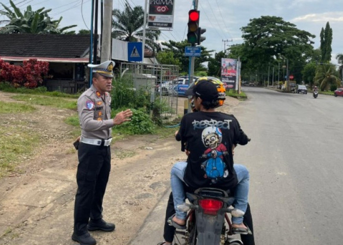 Satlantas Polres Kutai Barat Sosialiasi ke Pengendara Pakai Cara Humanis