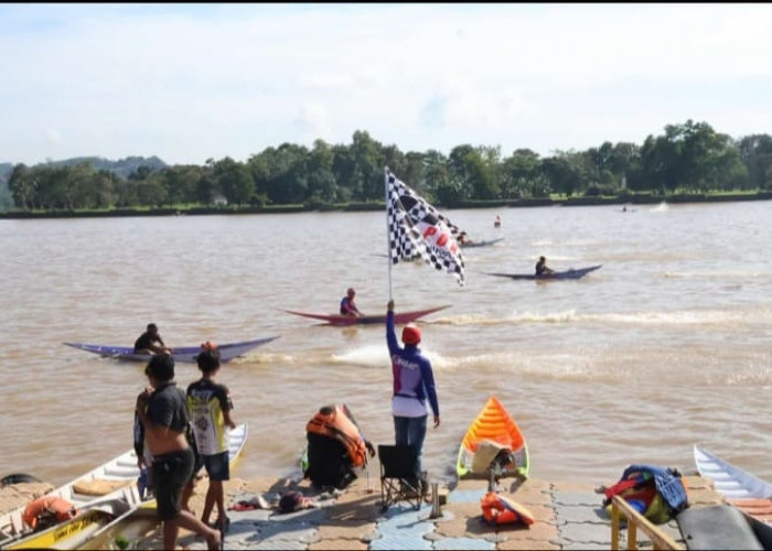 Lomba Balap Ketinting Lestarikan Budaya Sungai dan Menarik Wisatawan