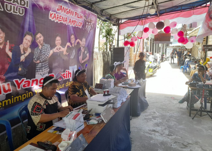 Tarik Minat Pemilih, Petugas KPPS Tampilkan Suasana Unik di Sejumlah TPS di Kota Samarinda