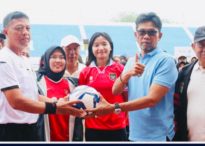 AHK Buka Piala Gubernur Kaltim Sepak Bola Wanita
