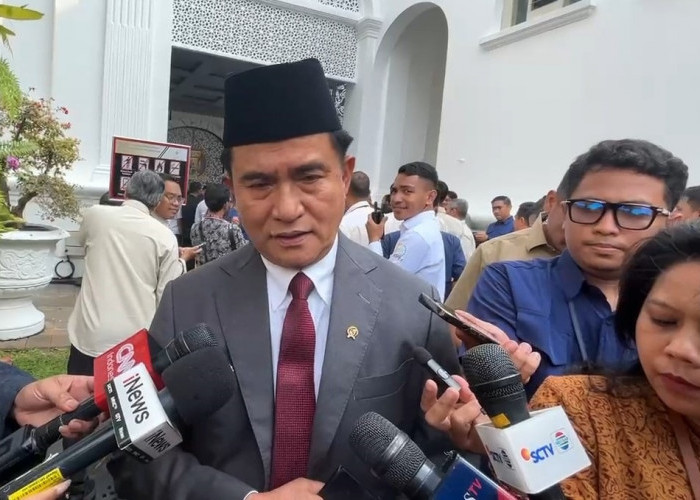 Tak Ada Lagi Layanan Kilat Izin Tinggal WNA, Kata Yusril