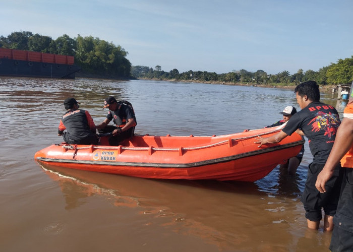 Perahu Pengangkut Sawit Karam di Sungai Belayan Kukar, Satu Warga Hilang Tenggelam 