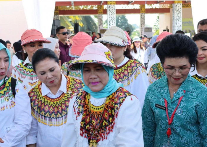 Ketika Ketua TP-PKK PPU Sambut Kunjungan Iriana Jokowi dan Para Istri OASE KIM