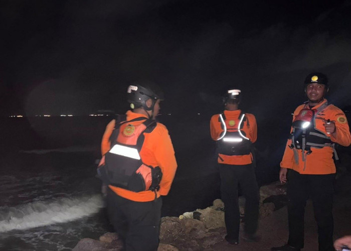 Kapal Nelayan Terbalik di Muara Manggar Balikpapan, 3 ABK Selamat, 1 Masih Hilang