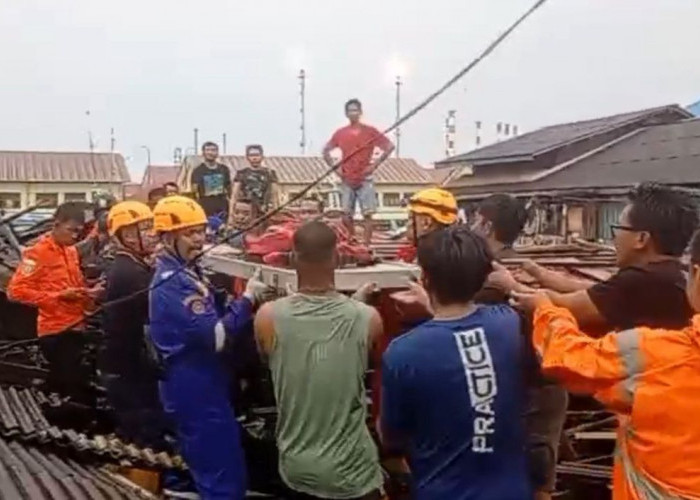 Bangunan Nonpermanen di Balikpapan Roboh Diterjang Angin, Pedagang Tewas Saat Berteduh
