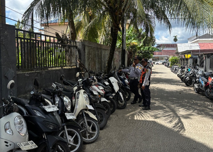 Parkir Motor di Jalan Wijaya Kesuma I, Siap-Siap Ban Motor Dikempiskan 