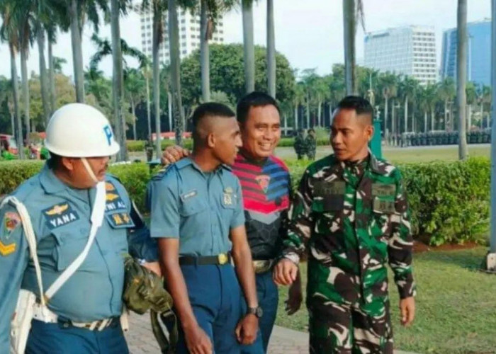 Viral Cosplay jadi TNI AL di Monas, Seorang Pria Langsung Diamankan Pihak Berwajib