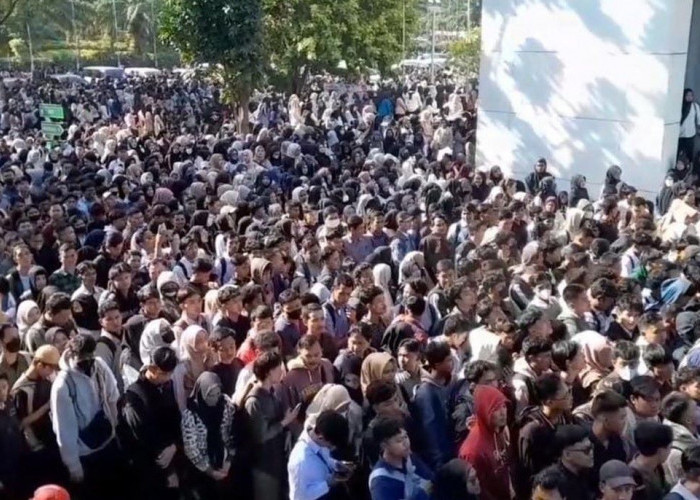 Dibanjiri Pencari Kerja, Job Fair Cikarang Utara Ricuh, Peserta Baku Hantam