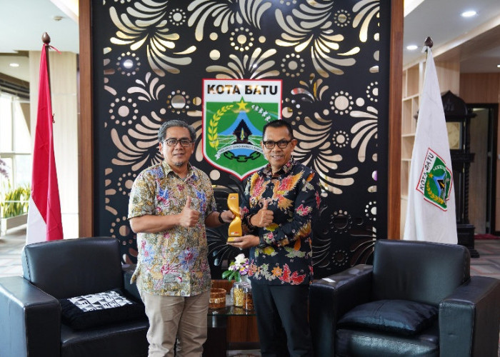 Disway National Network Serahkan Penghargaan kepada Wali Kota Batu sebagai Pendorong Kemajuan Pariwisata