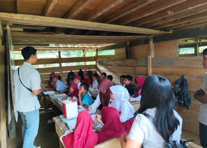 Sengketa Tapal Batas Berau-Kutim Hambat Pendidikan, 85 Murid Biatan Ilir Belajar di Kolong Rumah Warga
