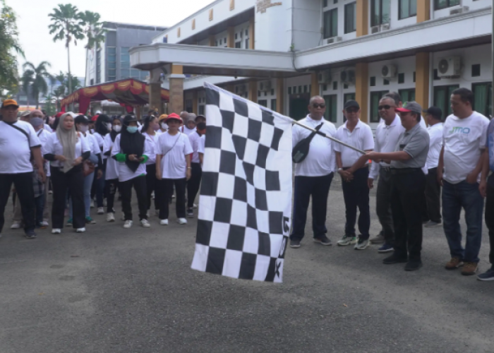 Disnakertrans Kaltim Gelar Jalan Sehat Peringati Mayday 2025
