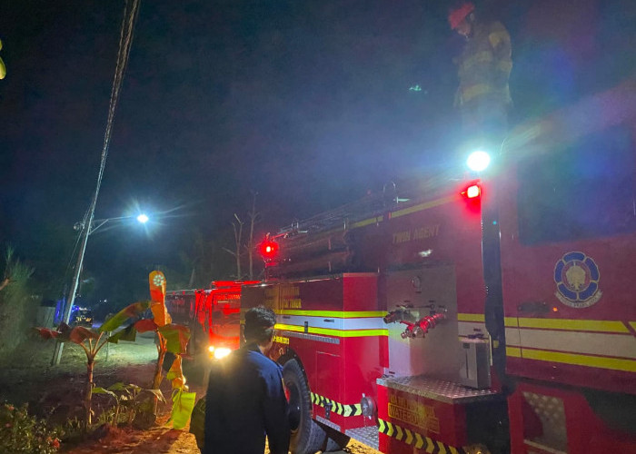 Rumah Warga di Gang Ajisaka Hangus Terbakar Jelang Subuh, Kerugian Ditaksir Capai Ratusan Juta 
