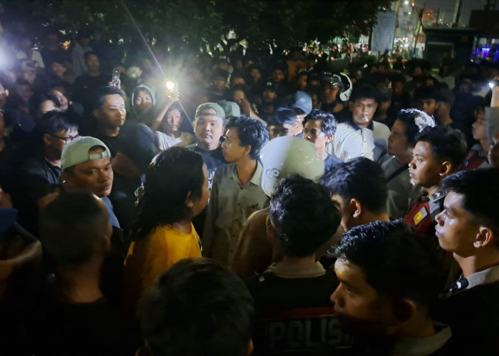 Kesal Pemadaman Listrik Berulang, Ratusan Warga Berau Geruduk Kantor PLN