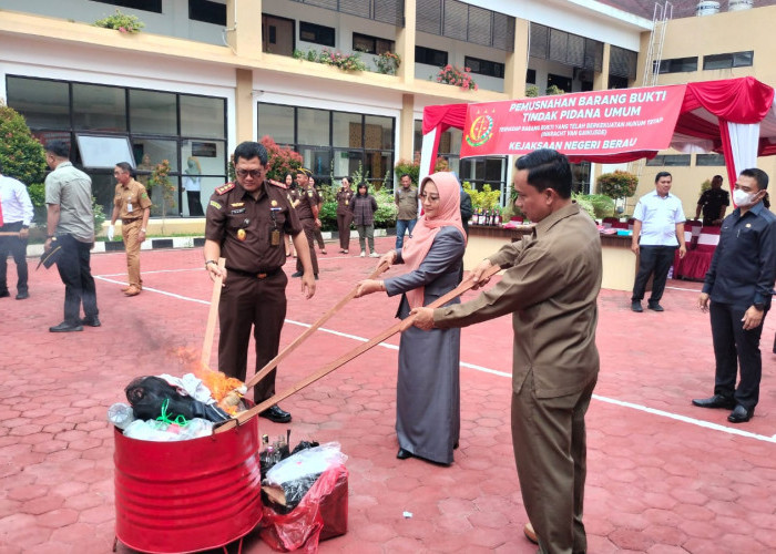 Kejaksaan Negeri Berau Musnahkan Barang Bukti dari 124 Perkara Sepanjang 2023