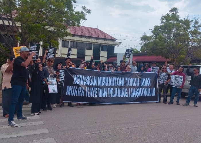 Aksi Solidaritas di Depan Kantor PN Tanah Grogot, Suarakan Pembelaan terhadap Misran Toni 