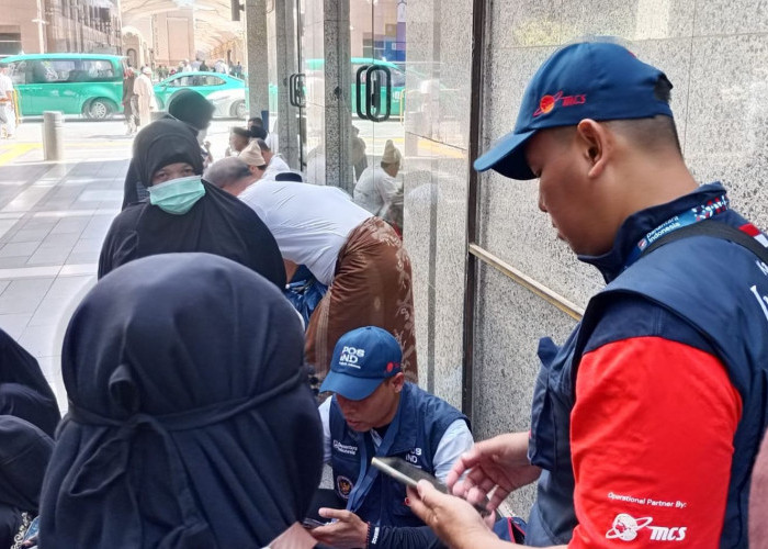 Rela Antre, Jemaah Haji Manfaatkan Layanan Kargo Pos Indonesia di Madinah untuk Kirim Oleh-Oleh