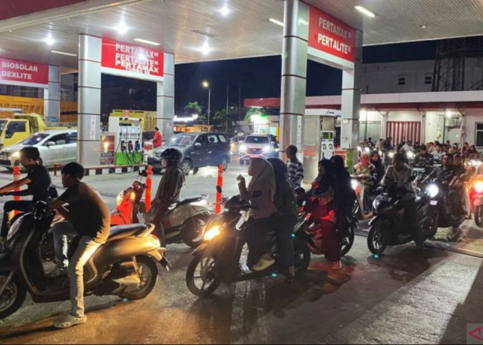 Temuan Ombudsman RI: Antrean BBM di SPBU Tersebar di 17 Provinsi