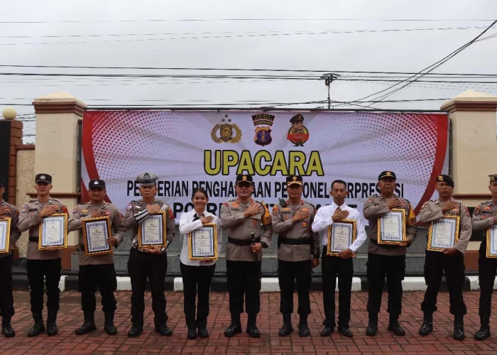 Dianggap Berprestasi, Sejumlah Personel Polres Kubar Raih Penghargaan