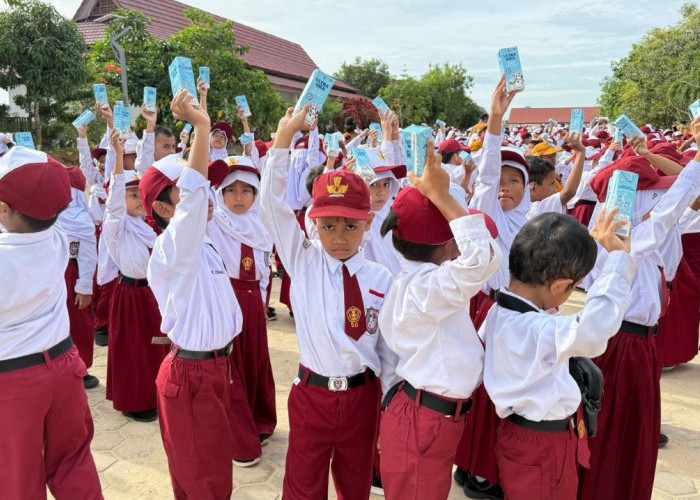 Dinkes Kutim Bagi-bagi Susu dan Buah Gratis untuk Anak dan Ibu Hamil