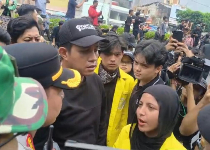Mahasiswa Cekcok dengan Aparat, Protes Aksi Demonstrasi Dijaga TNI