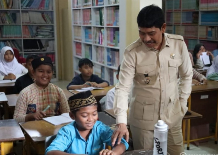 Miris! Siswa SD dan SMP di PPU Belajar di Perpustakaan Bersekat, Gedung Masih Gabung dengan SMA
