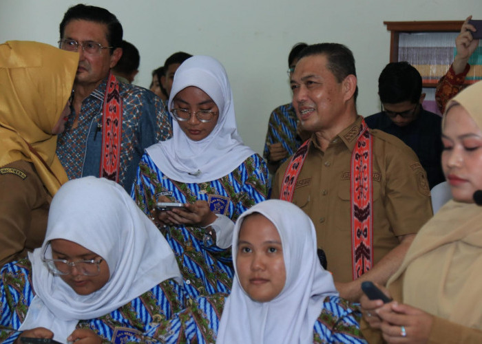 Ria Norsan Bangun Fondasi SDM Kalbar Melalui Pendidikan yang Lebih Inklusif 