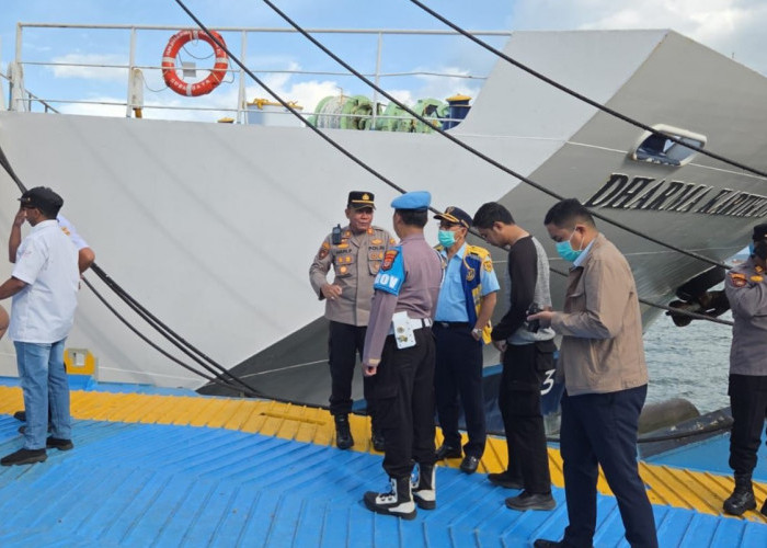KM Dharma Kartika IX Miring di Pelabuhan Semayang Balikpapan, 4 Orang Luka, 1 Kritis Terjepit Kendaraan