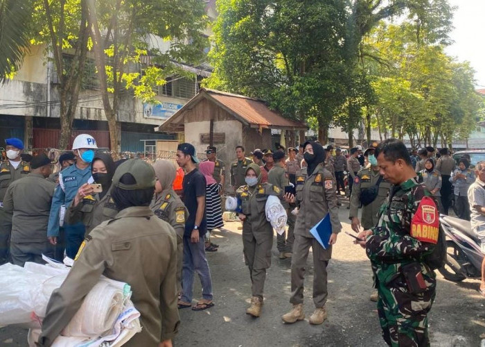 Satpol PP Balikpapan Terus Lakukan Penertiban PKL Liar di Pasar Pandan Sari