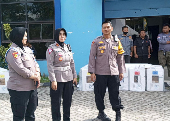 Polresta Balikpapan Lakukan Pengawalan Ketat Kotak Suara dari TPS Menuju Kantor Kecamatan
