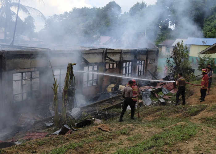 3 Ruang Kelas SMPN 5 Tanjung Redeb Hangus Terbakar