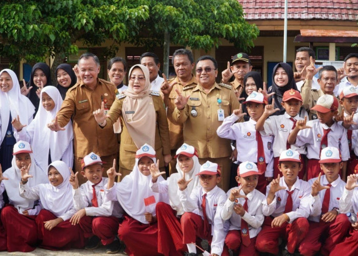 Ringankan Beban Orang Tua, Disdik Berau Siapkan Rp16 Miliar untuk Seragam Gratis 11.717 Siswa Baru