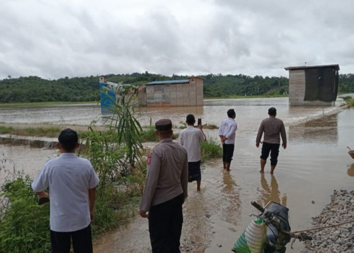 Banjir di Kota Bangun Belum Surut, Kapolsek Sebut Rumah Penduduk Masih Aman