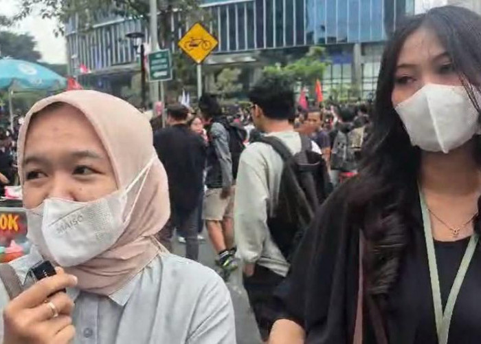 Suara Pekerja di Sekitar Bundaran HI Melihat Demonstrasi, Tetap Dukung Penyampaian Aspirasi 