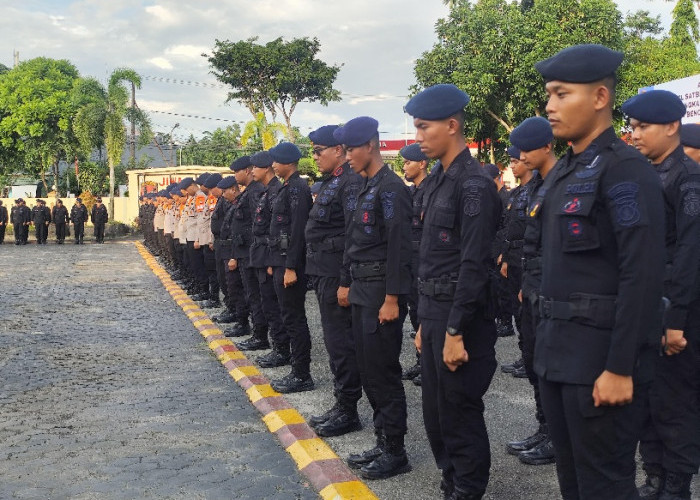 100 Personel Satbrimobda Kaltim Diberangkatkan ke Sumatera Bantu Pemulihan Pasca Bencana
